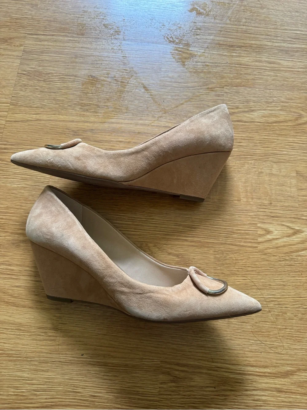 Franco Sarto Taupe Suede Pointed Toe Flats with Ring Accent Size 10